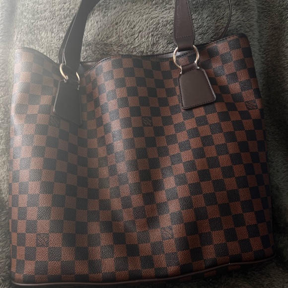 Large Louis Vuitton purse - Picture 5 of 12